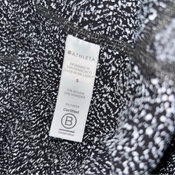 Athleta ultimate stash texture legging - Picture 6 of 6